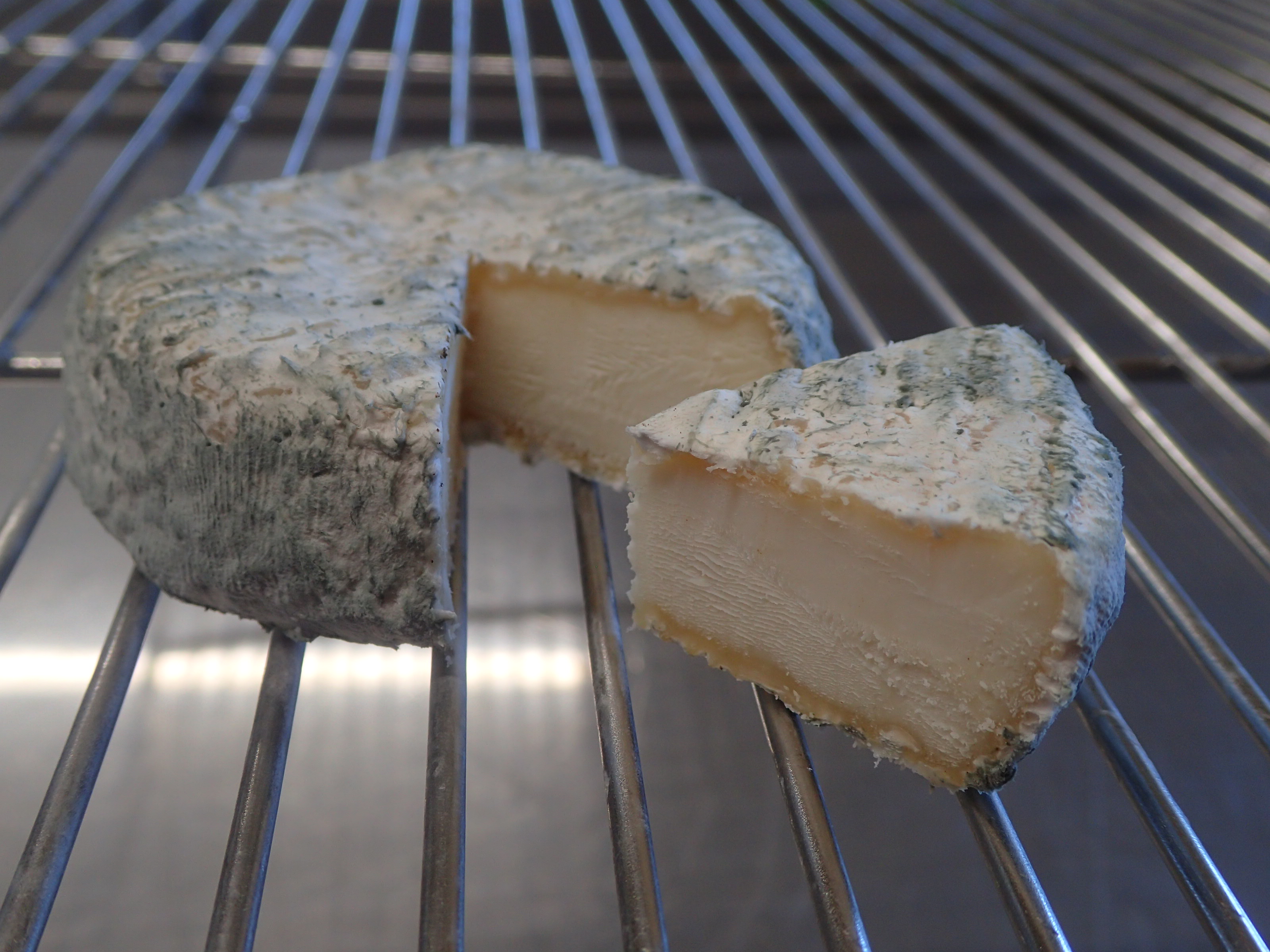Fromage De Chevre Demi Sec La Ferme Des Buis Fromage De Chevre Demi Sec La Ferme Des Buis